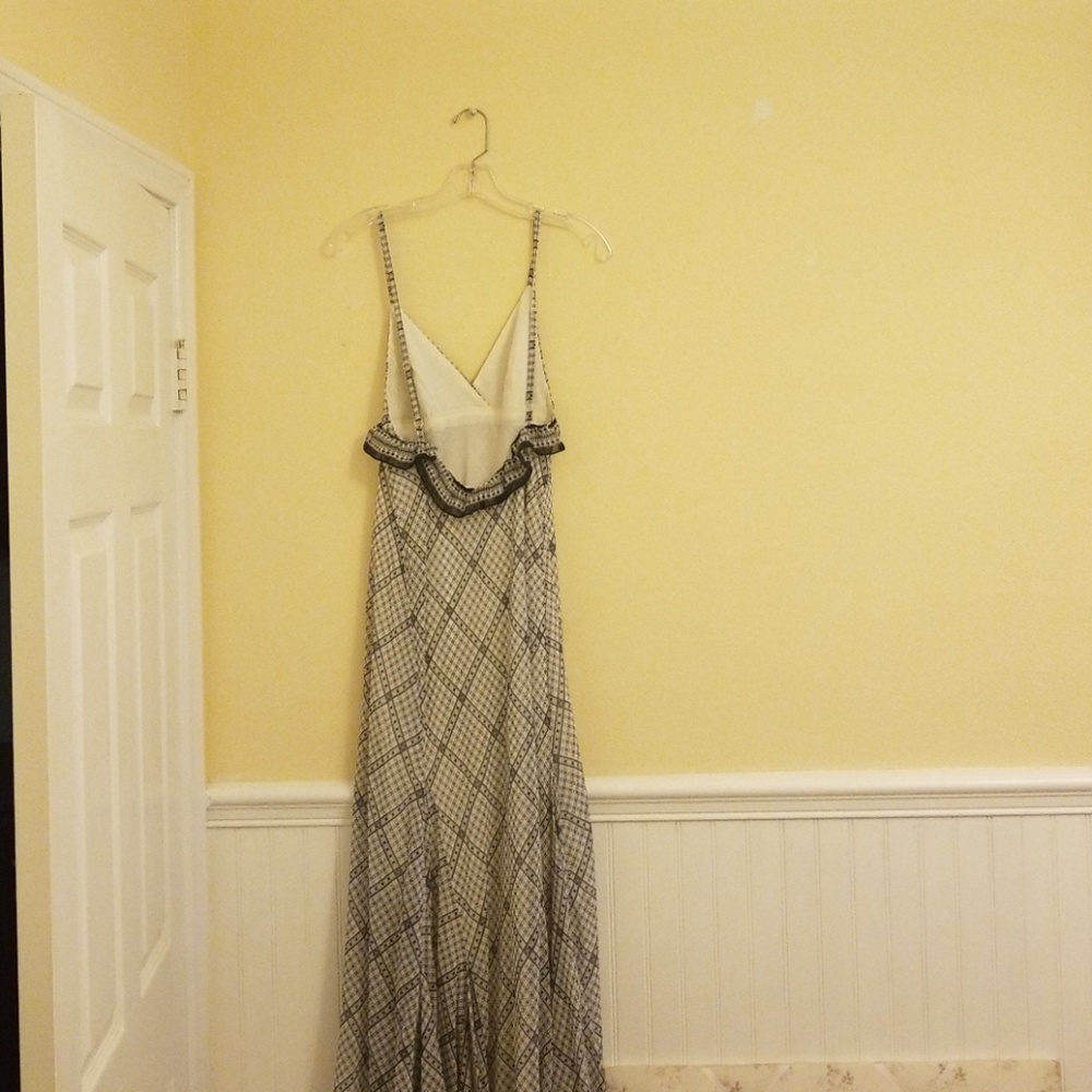Dress - Picture 4 of 4